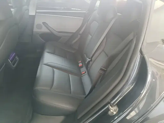 Tesla Model 3 — Фото автомобиля 16