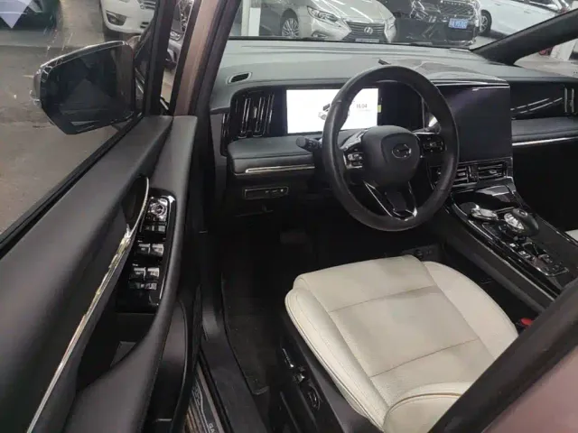 GAC Trumpchi E9 — Фото автомобиля 14