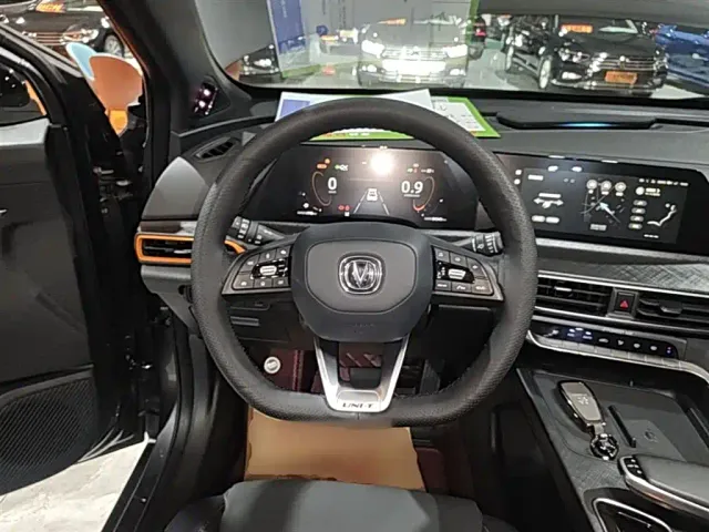 Changan UNI-T — Фото автомобиля 10