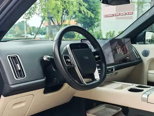 Li Auto L8 — Фото автомобиля 2