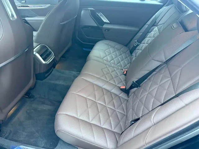 BMW 7 Series — Фото автомобиля 15