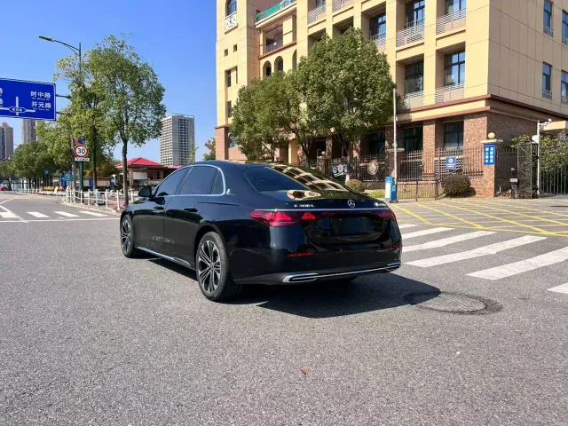 Mercedes-Benz E-Class — Фото автомобиля 9