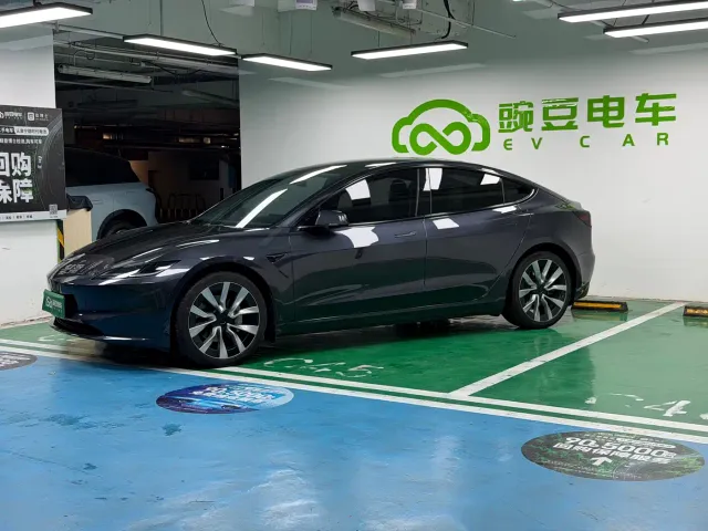 Tesla Model 3 — Фото автомобиля 7