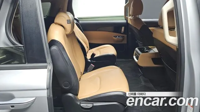Kia Carnival Generation 4 — Фото автомобиля 11