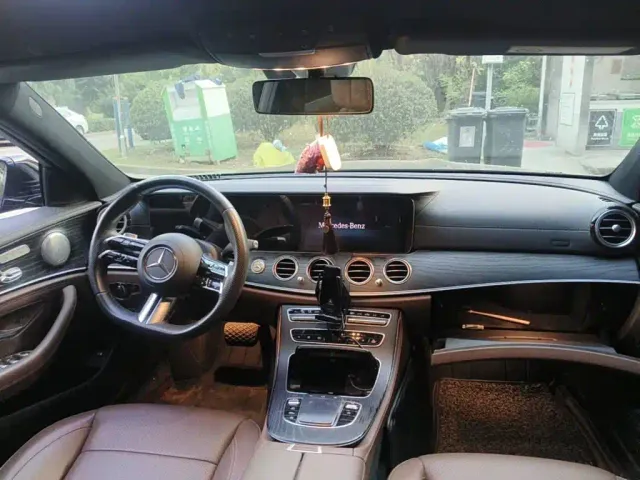 Mercedes-Benz E-Class — Фото автомобиля 12