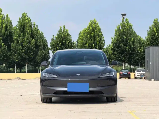Tesla Model 3 — Фото автомобиля 3