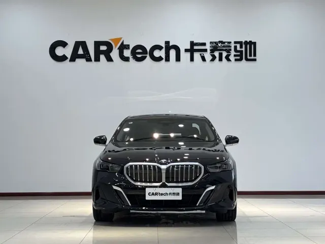 BMW 5 Series — Фото автомобиля 2