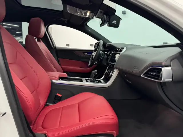 Jaguar XEL — Фото автомобиля 11