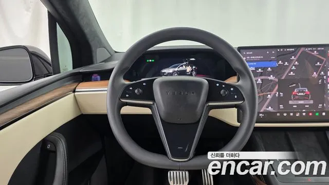 Tesla Model X — Фото автомобиля 12