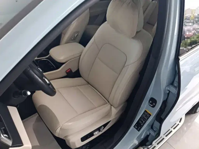 Li Auto ONE — Фото автомобиля 14
