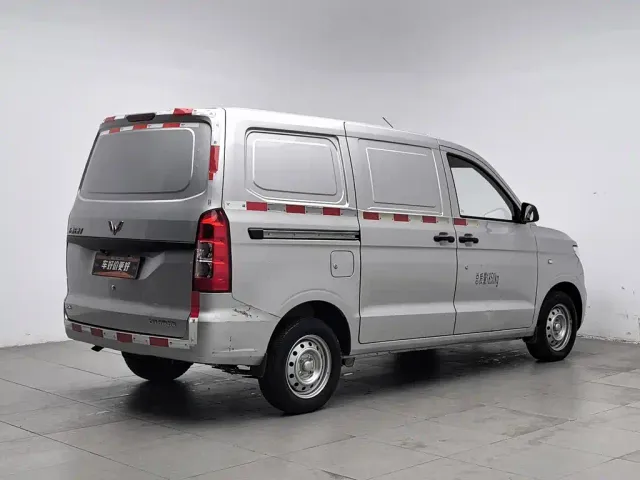 Wuling Hongguang V — Фото автомобиля 2