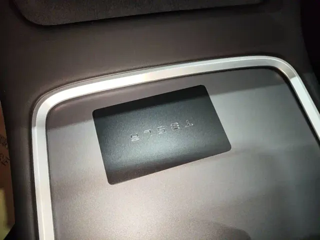 Tesla Model Y — Фото автомобиля 8