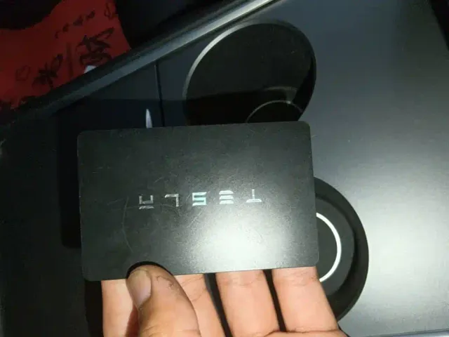 Tesla Model 3 — Фото автомобиля 8