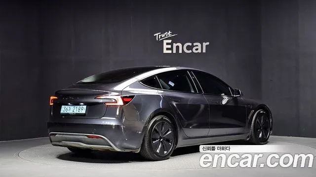 Tesla Model 3 — Фото автомобиля 2