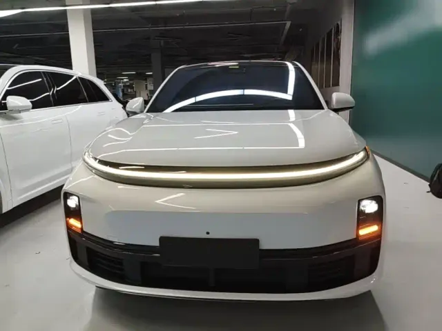Li Auto L7 — Фото автомобиля 2