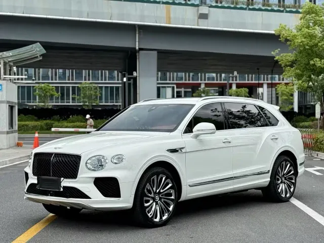 Bentley Bentayga — Фото автомобиля 2
