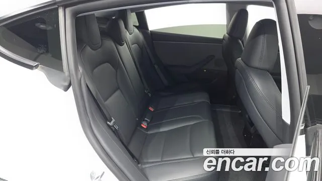 Tesla Model 3 — Фото автомобиля 11