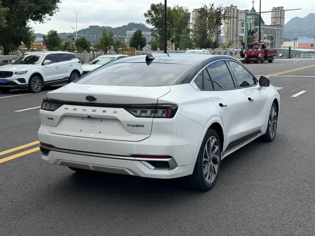 Ford Mondeo — Фото автомобиля 16