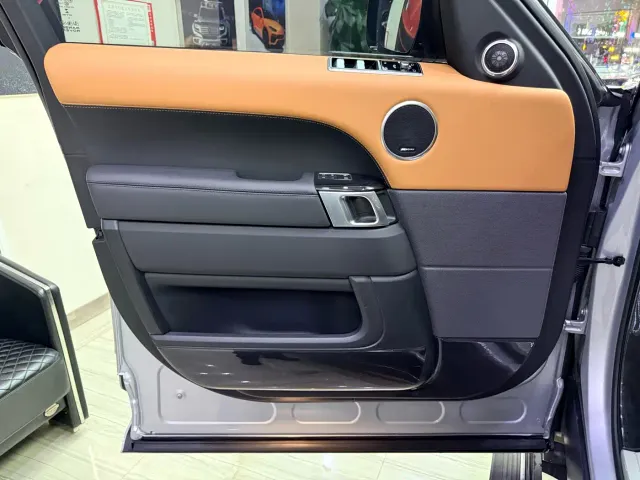 Land Rover Range Rover Sport — Фото автомобиля 14