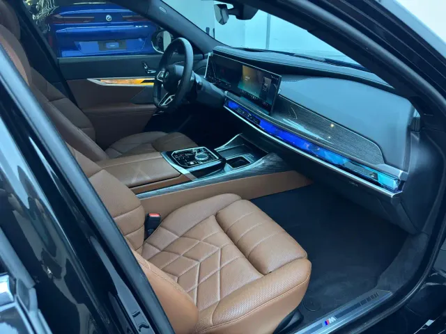 BMW i7 — Фото автомобиля 19