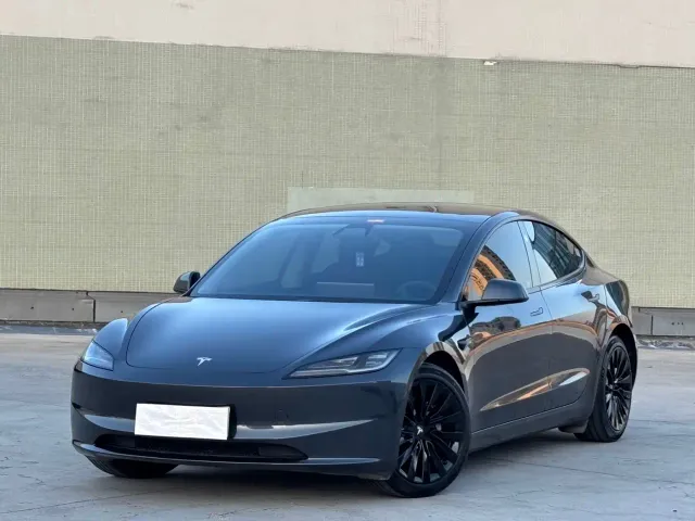 Фотография автомобиля — Tesla Model 3