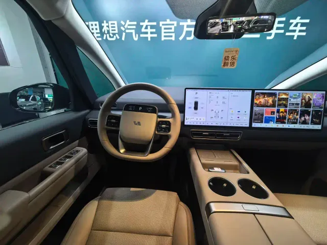 Li Auto MEGA — Фото автомобиля 15