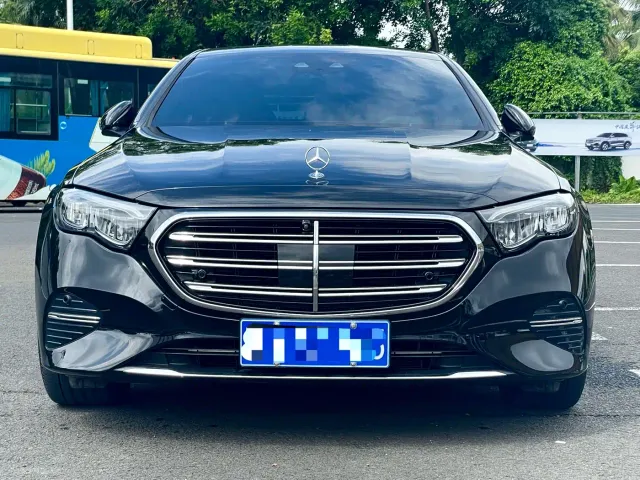Mercedes-Benz E-Class — Фото автомобиля 2