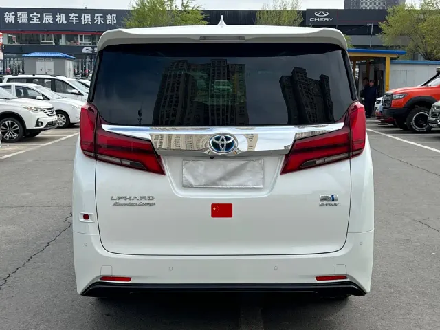 Toyota Alphard — Фото автомобиля 8