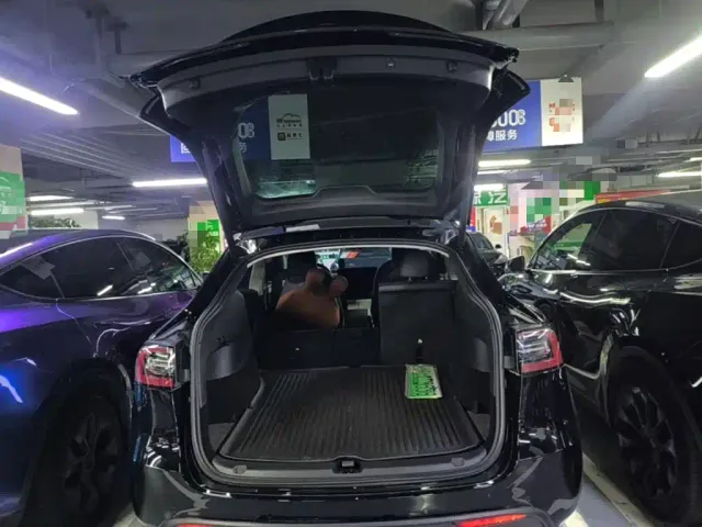 Tesla Model Y — Фото автомобиля 18