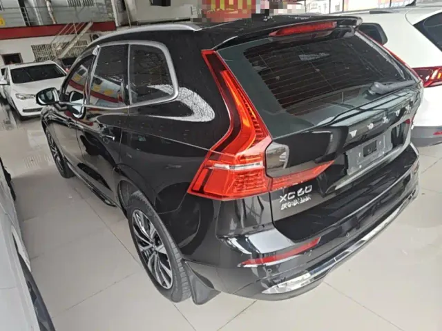 Volvo XC60 — Фото автомобиля 4
