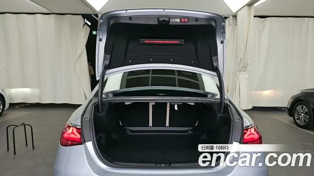 Mercedes-Benz E-Class — Фото автомобиля 20