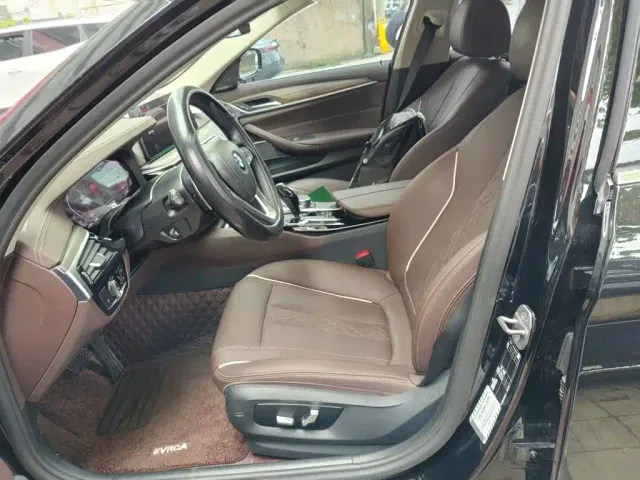 BMW 5 Series — Фото автомобиля 11