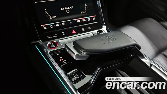 Audi e-tron — Фото автомобиля 9