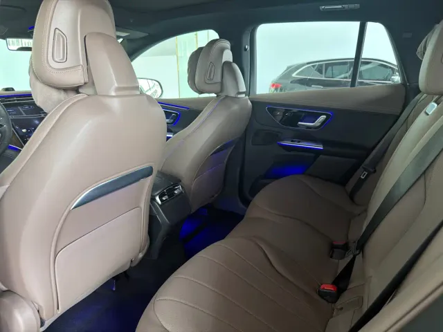 Mercedes-Benz EQE SUV — Фото автомобиля 11