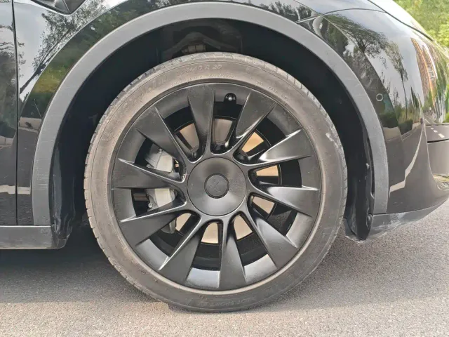 Tesla Model Y — Фото автомобиля 24