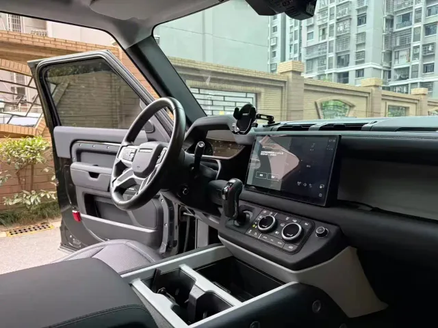 Land Rover Defender — Фото автомобиля 8