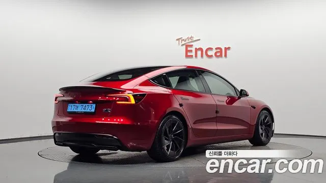 Tesla Model 3 — Фото автомобиля 2