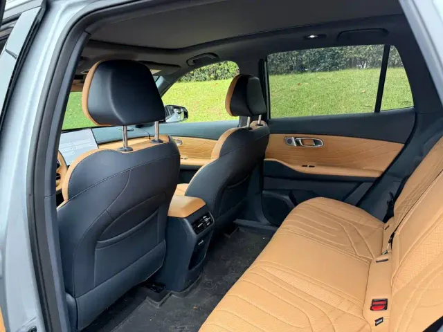 Geely Galaxy Starship 7 EM-i — Фото автомобиля 11