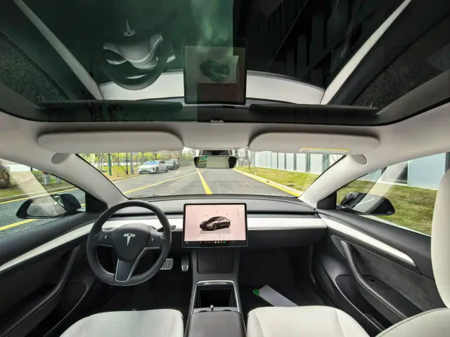 Tesla Model 3 — Фото автомобиля 14