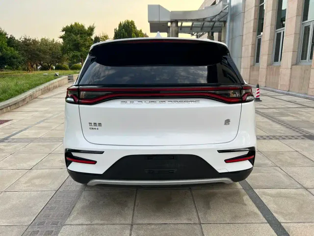 BYD Tang — Фото автомобиля 4
