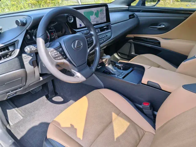 Lexus ES — Фото автомобиля 9
