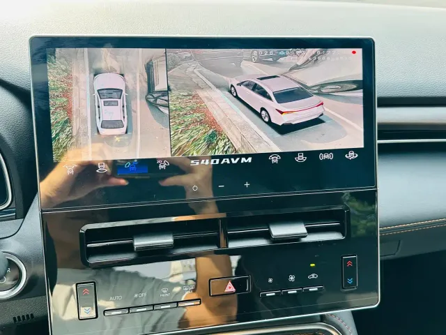 Toyota Avalon 2024 Hybrid 2.0L Luxury Edition — Фото автомобиля 22