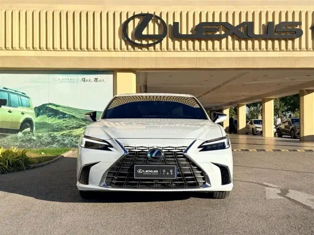 Lexus ES — Фото автомобиля 3