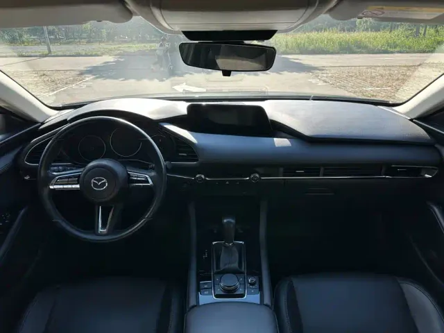 Mazda Axela — Фото автомобиля 10