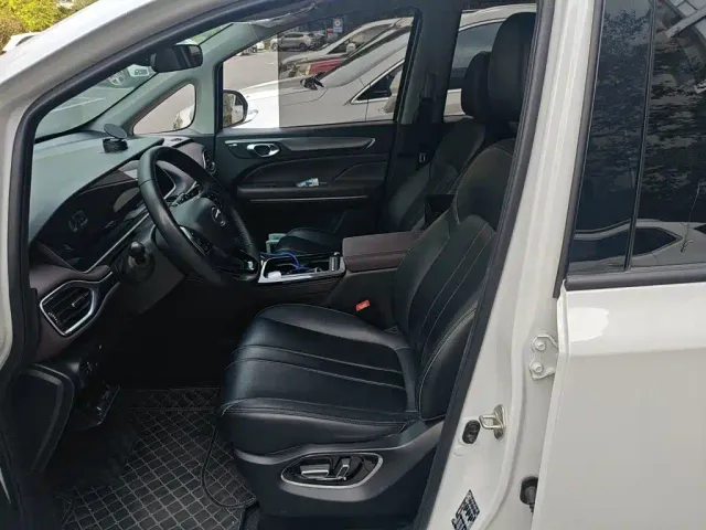 GAC Trumpchi M6 — Фото автомобиля 7