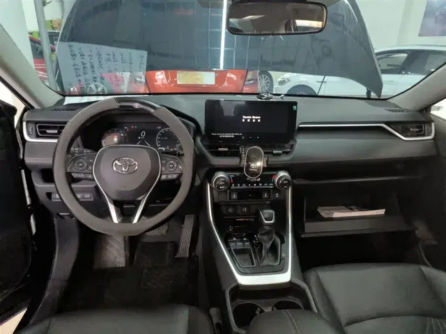 Toyota RAV4 — Фото автомобиля 5