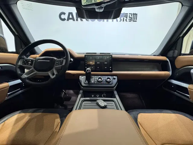 Land Rover Defender — Фото автомобиля 18