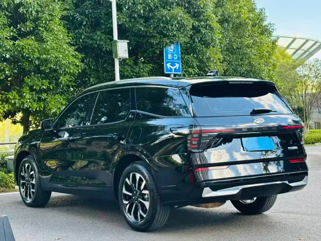 Ford Edge — Фото автомобиля 5
