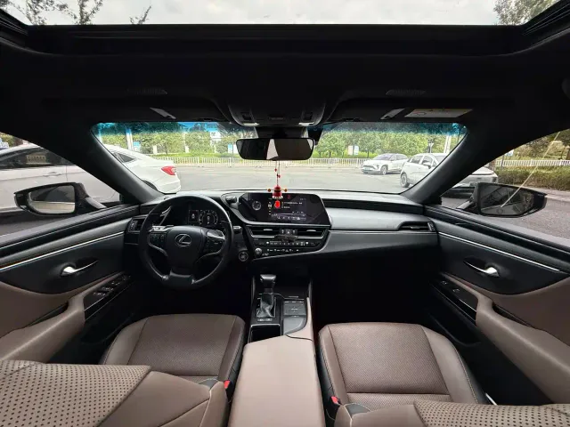 Lexus ES — Фото автомобиля 11