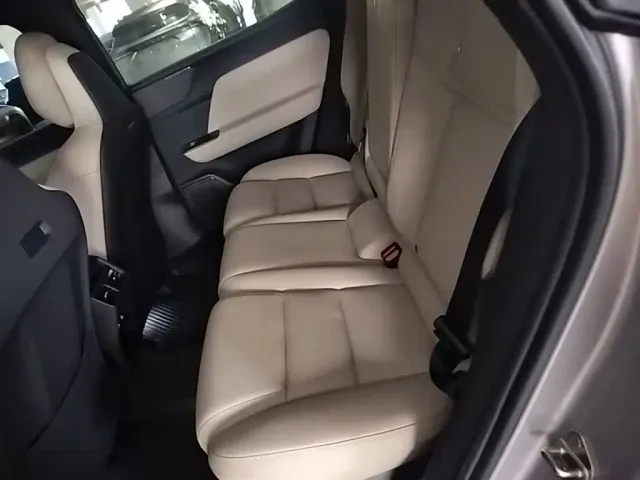 Volvo XC70 Plug-in Hybrid — Фото автомобиля 16